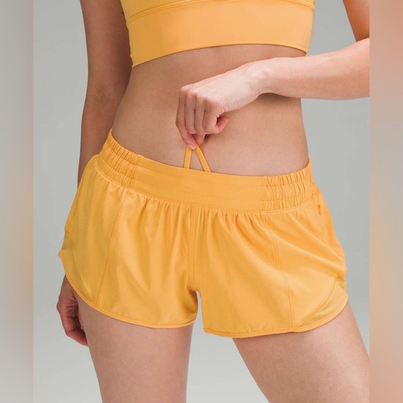 A-Lululemon Hotty Hot Low-Rise Lined Short 2.5" - Picture 5 of 6